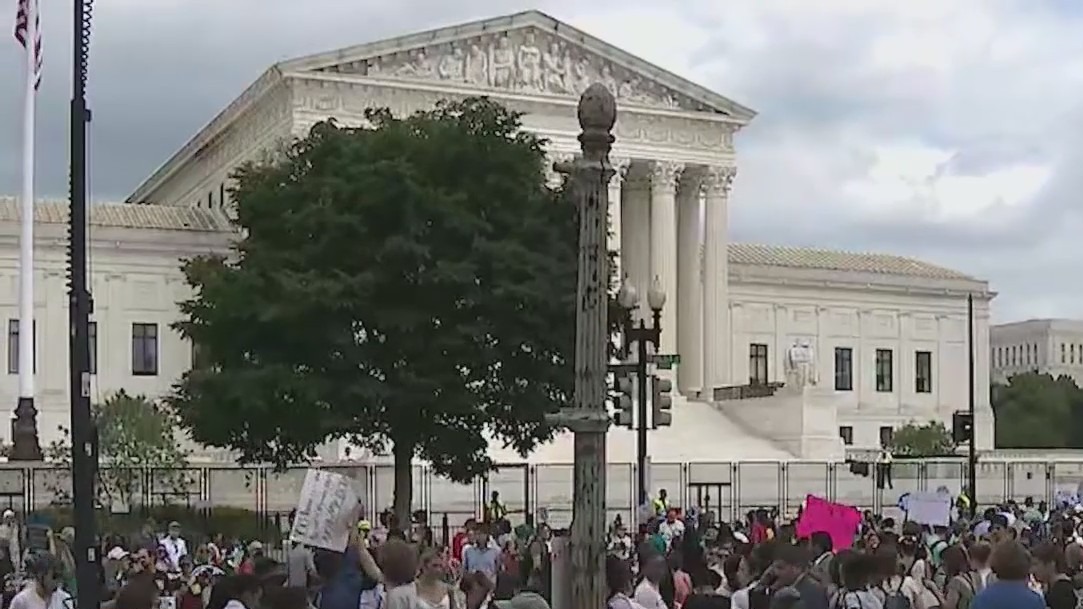 Supreme Court rules to overturn Roe v. Wade